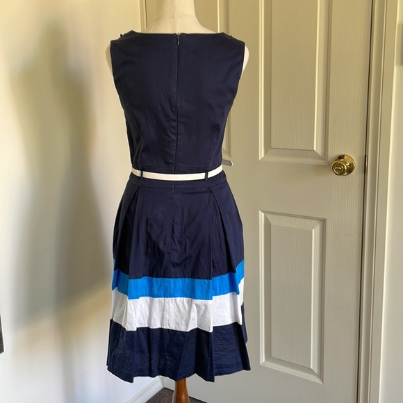 🌷2 for $20🌷 REVIEW navy striped day dress with white belt - Picture 3 of 15
